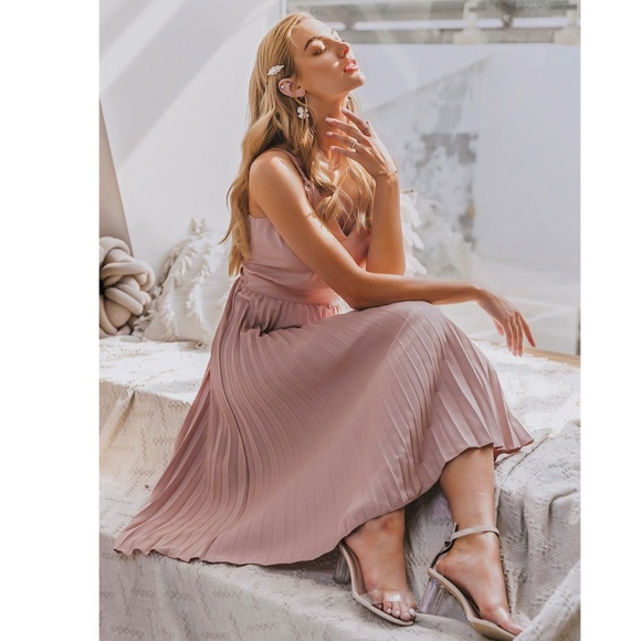 Pastel Pink Pleated V-Neck Dress - Picture 4 of 16